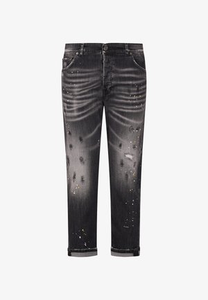 Vaqueros negros de mezclilla desgastada con efectos de desgaste, salpicaduras de pintura, puños enrollados y diseño de cinco bolsillos, mostrados de frente sobre un fondo blanco.