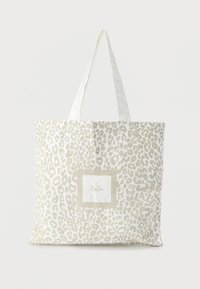 Nem kiválasztott, cream