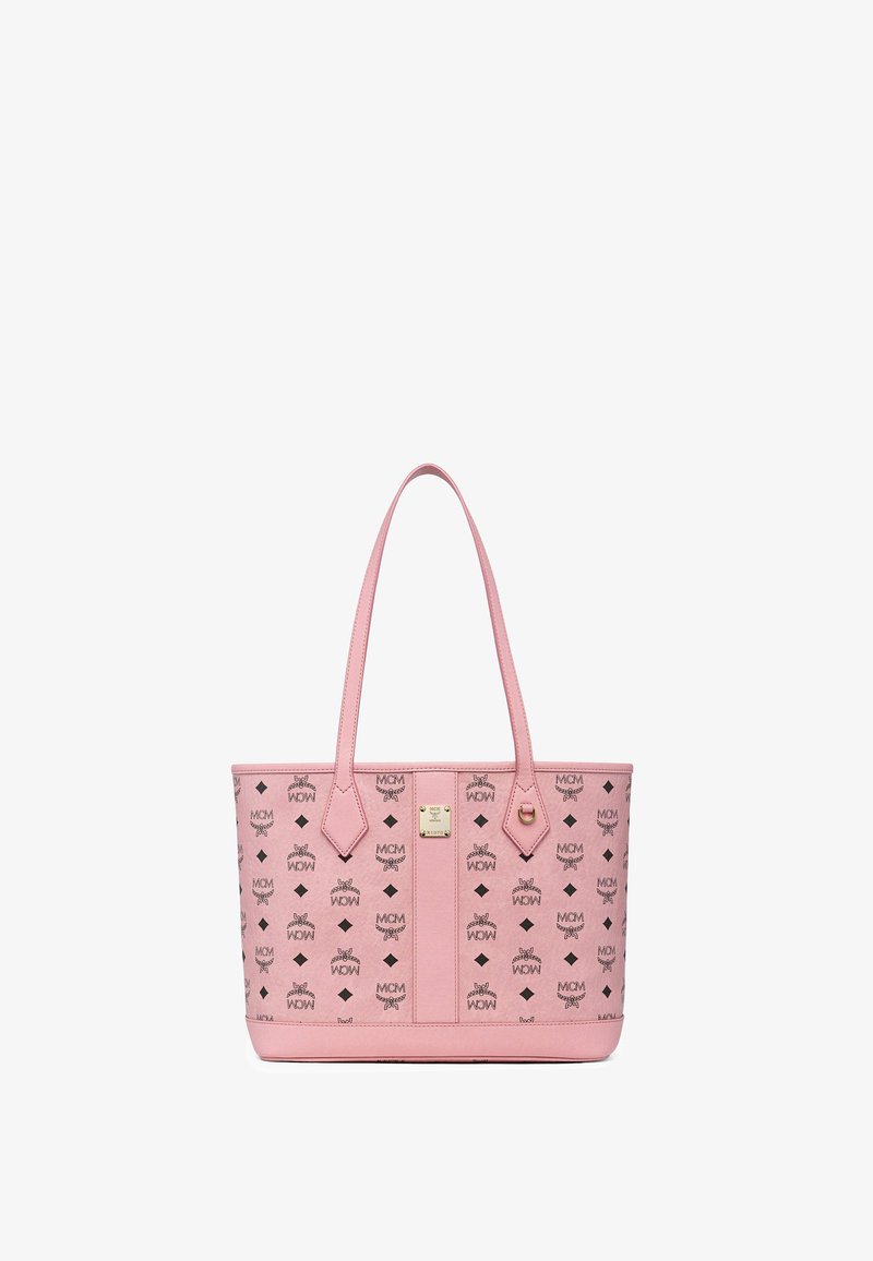 Borsa tote rosa con manici lunghi, motivo logo MCM nero e una piccola targhetta in metallo dorato al centro del pannello anteriore.
