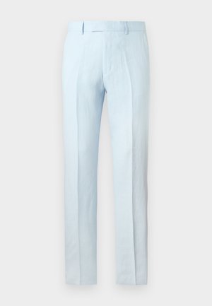 Ανοιχτά γαλάζικο ανδρικό παντελόνι που έχει ραφτεί στα μέτρα με θηλιές ζώνης και μπροστινή πτυχή σε απλό φόντο.