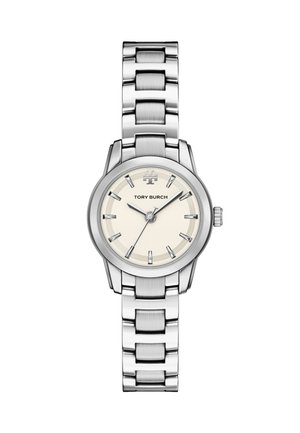 Sølvfarvet Tory Burch armbåndsur med en cremefarvet urskive, sølv timeindikatorer, tre visere og lænket metalarmbånd.