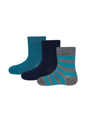 Drei Paar Socken: Ein Paar in einfarbigem Teal, ein Paar in einfarbigem Dunkelmarine und ein Paar grau mit teal Streifen. Hergestellt aus einem weichen, dehnbaren Strickstoff.