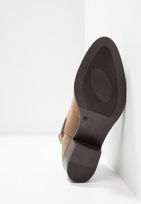 Esprit Kotníkové boty - beige
