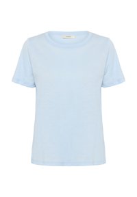 Ljusblå t-shirt med kort ärm och rund halsringning, tillverkad av ett mjukt, texturerat tyg. Har en avslappnad passform och enkel design.