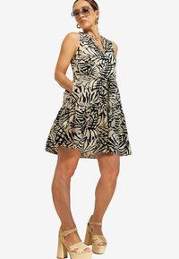 Myleene Klass REGULAR FIT - Vapaa-ajan mekko - white