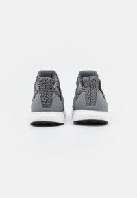Adidas Performance Ultraboost 4 0 Dna Unisex Sportbaciai Grey Three Core Black Pilka Zalando Lt