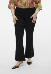VMCELLY - Bootcut piegriezuma džinsi - black