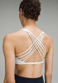 lululemon FREE TO BE WILD - Sujetadores deportivos con sujeción ligera - white