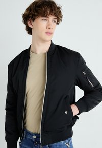 Replay JACKET - Bombejakke - black