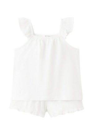 Witte mouwloze top met gerimpelde bandjes, gecombineerd met bijpassende gerimpelde korte broek, geschikt voor casual draagstijl.