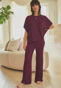 Next LOUNGE SET - Pidžaamakomplekt - berry red