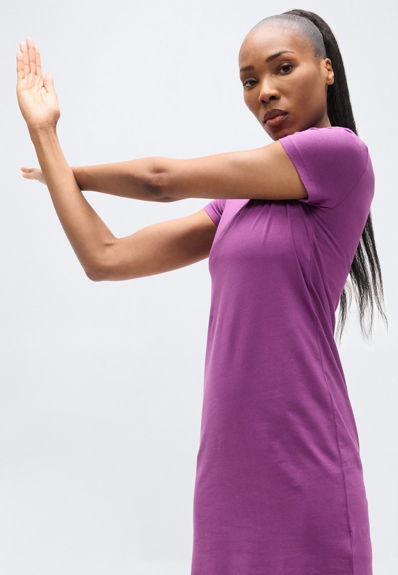 puma purple dress Puma ESS SMALL NO. 1 LOGO SLIM - Jersey dress - plum wine/purple