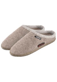 Grijze wollen slippers met een zachte grijze voering, instapontwerp en een getextureerde rubberen zool met merkaccenten in zwart en rood.