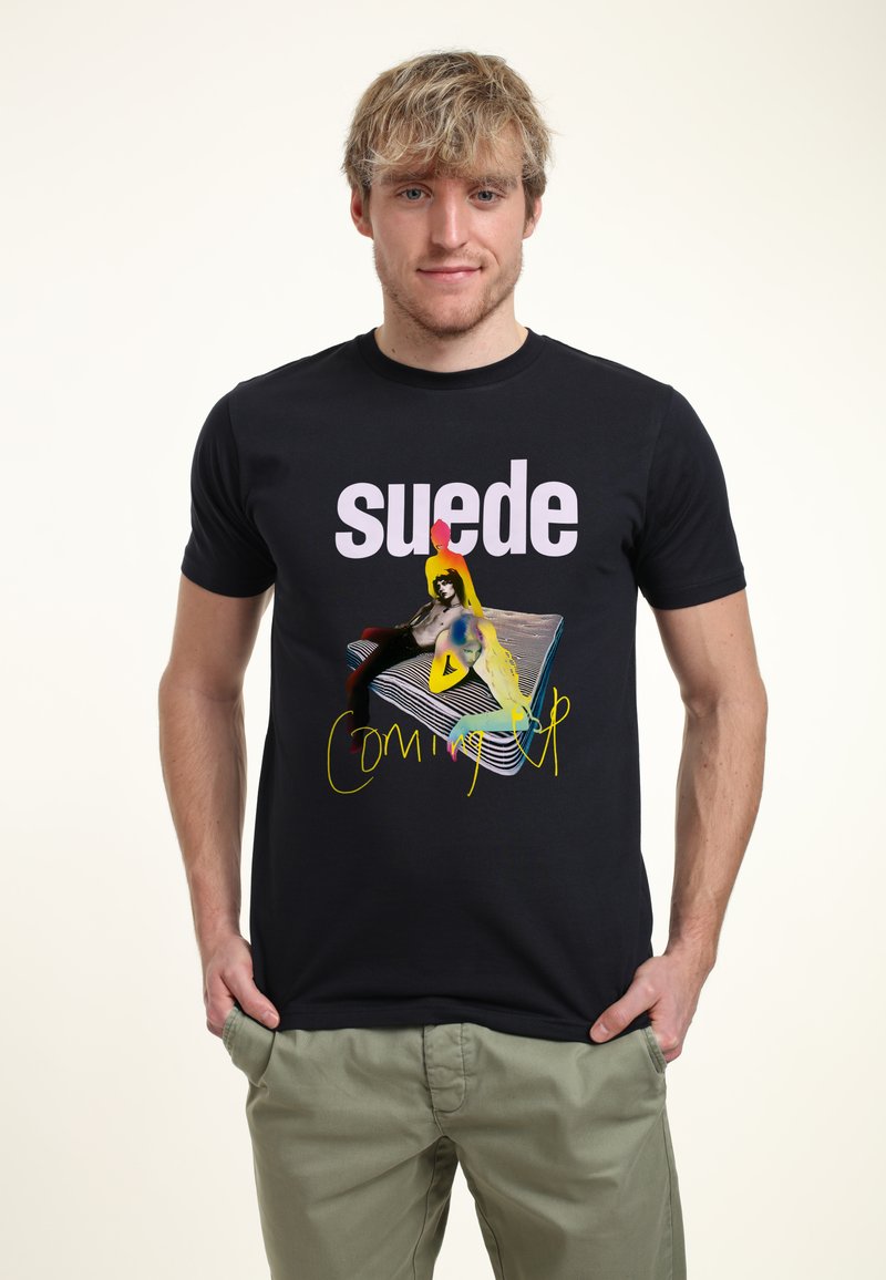 Svart bomull t-shirt med flerfärgad grafisk design som har ordet "suede" och texten "Coming Up". Kort ärm och rund halsringning.