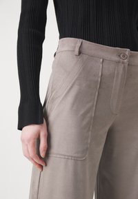MAX&Co. CANTER - Pantalon classique - schlamm