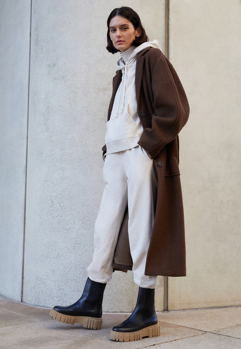 Marc O'Polo CHRISTEL - Enkellaarsjes met plateauzool - black/sand