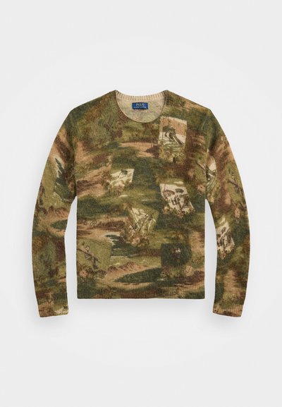 Stickad tröja med ett landskapsmönster i gröna, bruna och beige nyanser, med rund halsringning och långa ärmar. Försedd med en logotyp.