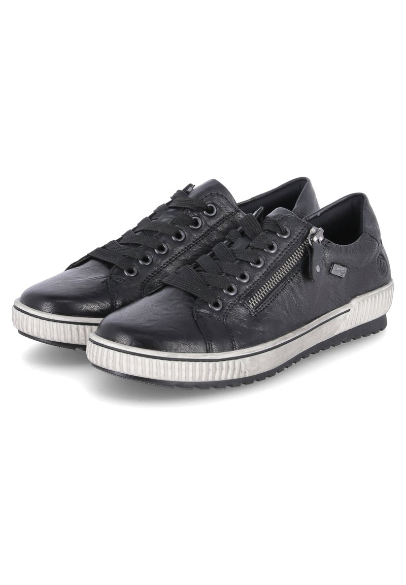 Sneaker nere in pelle con superficie testurizzata, design classico con lacci, dettaglio in zip argentata e suola in gomma a strisce. Nessun logo visibile.