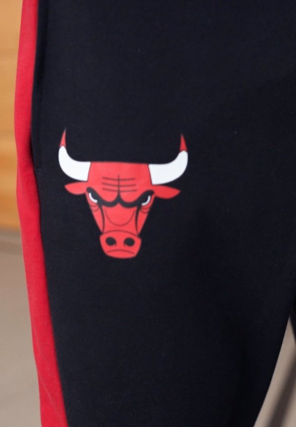 NBA CHICAGO BULLS PANEL JOGGER - Club wear2