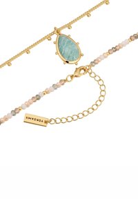 Brățară din aur cu o piatră prețioasă aqua în formă de lacrimă și mărgele fațetate în culori pastel. Dispune de un închizător tip homar și lungime ajustabilă a lanțului.