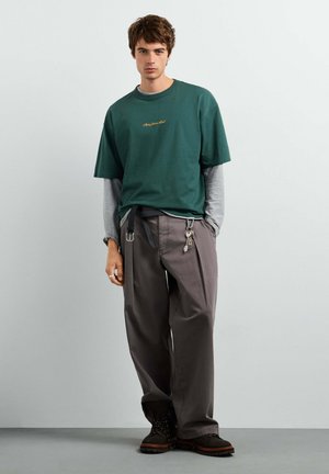 Pepe Jeans, CLEMENT TEE - Camiseta estampada - richmond green
