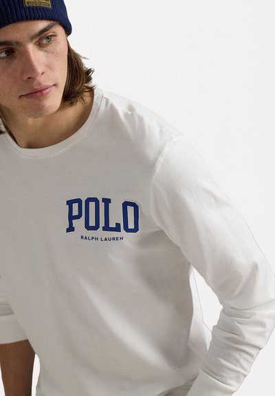 Λευκό πουκάμισο με μακριά μανίκια και μπλε λογότυπο "POLO RALPH LAUREN" στο αριστερό στήθος, από βαμβάκι με λεία υφή.