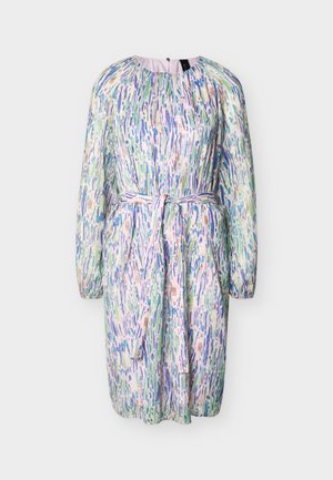 Robe longue à manches longues, longueur au genou, avec ceinture, motif abstrait aux couleurs pastel vert, bleu, rose et beige sur un fond de tissu clair.