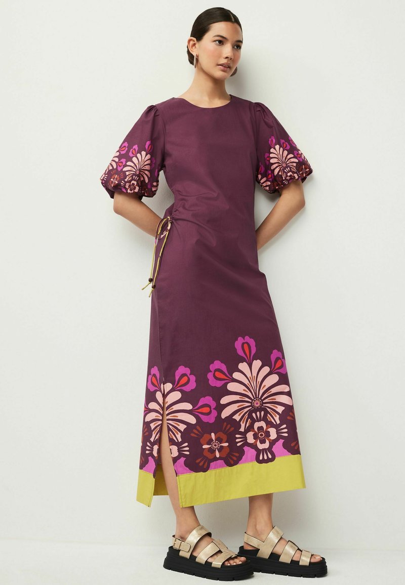Next SIDE PUFF MIDI - REGULAR FIT - Maxi ruha - wine red floral placement