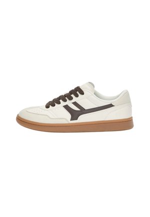 Low-top white sneaker with brown laces, brown side stripe, perforated toe, and a light brown rubber sole.