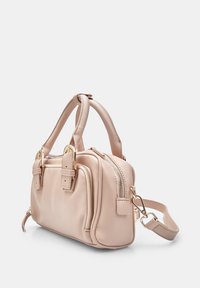 Borsa a tracolla in pelle rosa con doppie maniglie superiori, hardware dorato, doppie cerniere e una tracolla staccabile per un uso versatile.