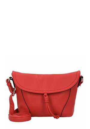 Rote Leder-Crossbody-Tasche mit umklappbarem Deckel, Knotendetail und verstellbarem Riemen; verfügt über schwarze Nähte an den Kanten.