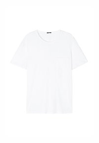 Camiseta blanca de manga corta hecha de una tela suave, con cuello redondo y un solo bolsillo en el pecho. Textura lisa con un diseño sencillo.