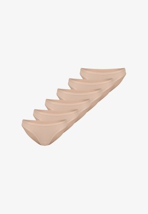 Six culottes en coton beige pour femmes, de style bikini, disposées en rangée diagonale sur un fond blanc.