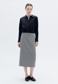 Caroll JASON - Gonna a campana - noir