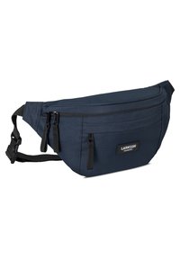 Marsupio in tessuto blu navy con forma elegante, tracolla regolabile, due scomparti con zip e dettagli con patch del marchio.
