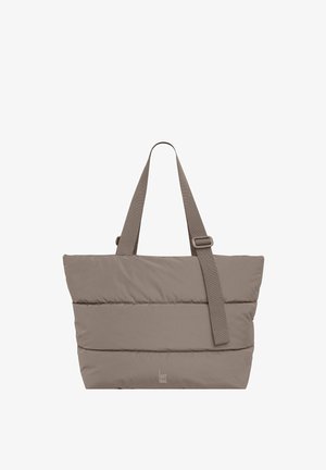 Beige gepolsterte Einkaufstasche mit zwei breiten Schulterriemen und horizontalen Nähdetails. Hergestellt aus weichem, strukturiertem Stoff. Mit Markenlogo.