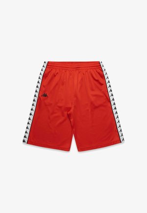 Shorts de sport rouges en tissu léger, avec un logo noir, des bandes latérales blanches ornées de motifs noirs répétés, et une taille élastique.