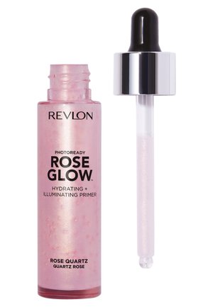 Primer idratante Revlon Rose Glow in un flacone trasparente rosa con particelle scintillanti e un tappo contagocce argentato. Testo presente sul flacone.