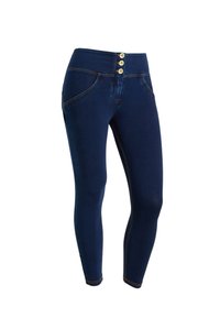 Leggings in denim blu scuro con un design aderente, caratterizzati da una vita alta, chiusura a tre bottoni e cuciture gialle a contrasto.