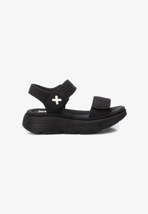 XTI, Sandali con zeppa - black
