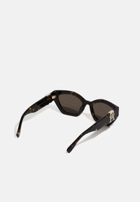 Tommy Hilfiger Sunglasses - havana