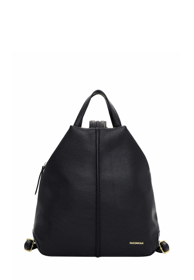 Mustast nahast seljakott tekstuurse viimistlusega, kolmnurkse kujuga, reguleeritavate rihmade ja külje luku taskuga. Omab kuldset kaubamärgistust.