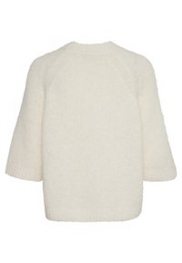 Maglione morbido di colore bianco sporco con vestibilità ampia. Presenta maniche a tre quarti e una texture soffice. Design semplice senza decorazioni.
