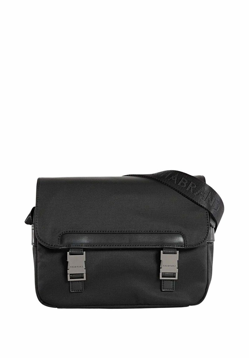 Borsa a messenger nera in nylon con una superficie liscia. Caratterizzata da una patta, due chiusure con fibbie metalliche e una tracolla regolabile con logo.
