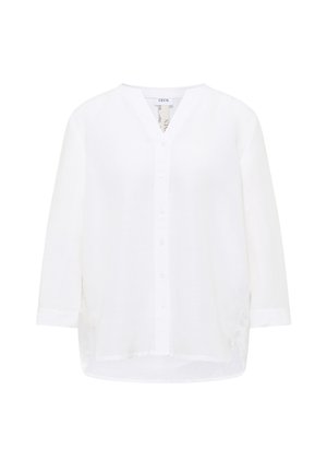 Bílá halenka s dlouhým rukávem a výstřihem do V, s knoflíkovou légou vpředu a mírně zaobleným lemem, zobrazena na bílém pozadí.