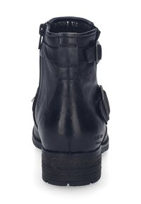 Stivaletti in pelle nera con punta rotonda, zip laterale e dettagli decorativi a fibbia; tacco basso e impilato con una superficie liscia.