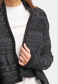 mint&berry Strickjacke - anthracite