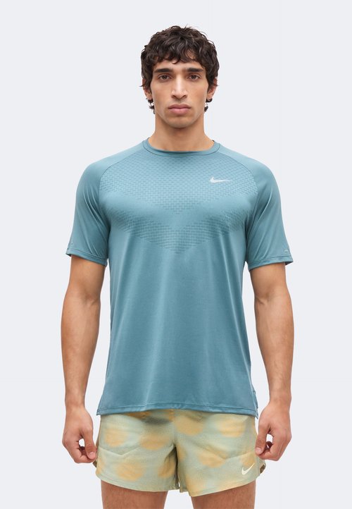 Nike Dri FIT ADV Stride Running T Shirt Men's — foto 3