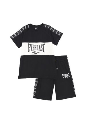 Set di T-shirt a maniche corte e pantaloni shorts in bianco e nero con il logo "Everlast". Presenta blocchi di colore a contrasto e dettagli brandizzati su maniche e pantaloni shorts.