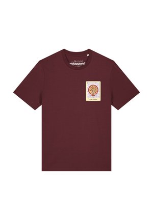 Donkerrood T-shirt met een kleine afbeelding van een pizzapunt en de tekst "THE PIZZA" op de linkerborst.